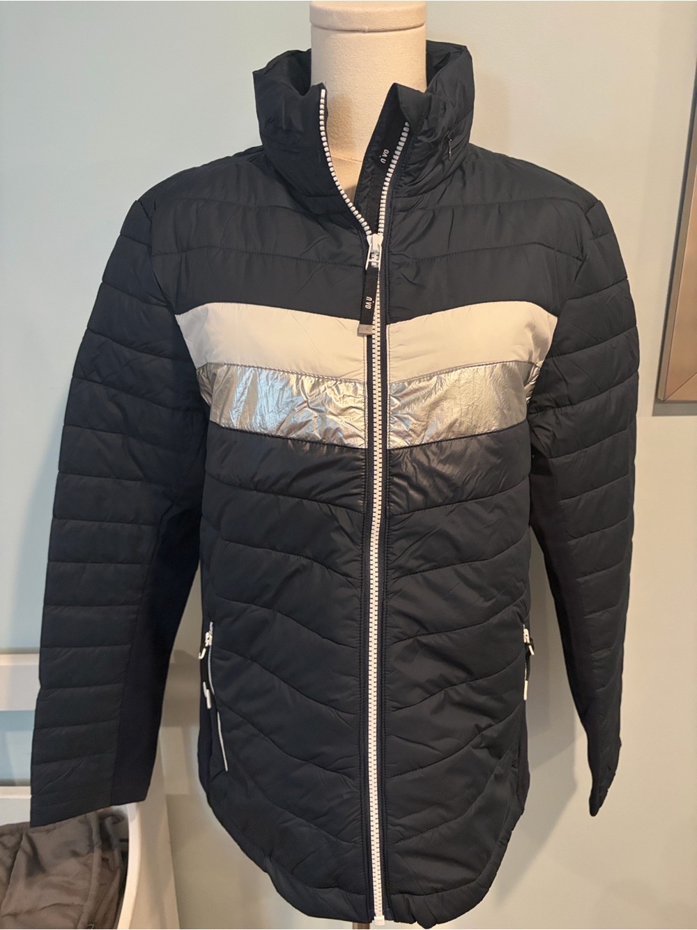 NWT navy and silver light puffer